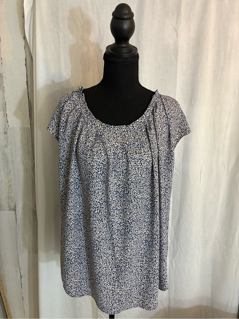 LC Lauren Conrad Navy and beige Floral Scoop Neck Tunic sz L